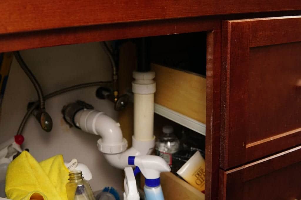 Cleaning bathroom cabinets 