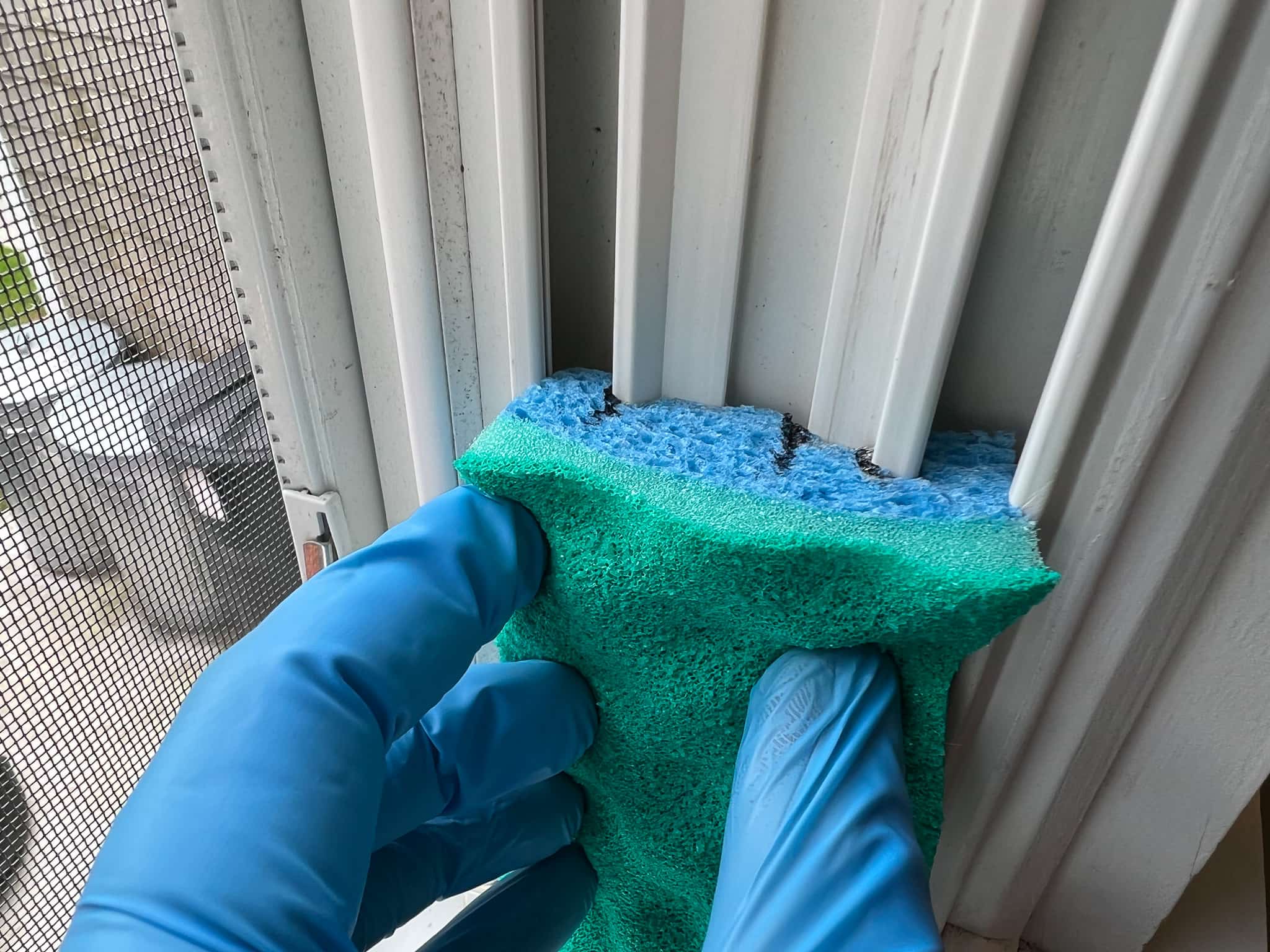 window track cleaning tool
