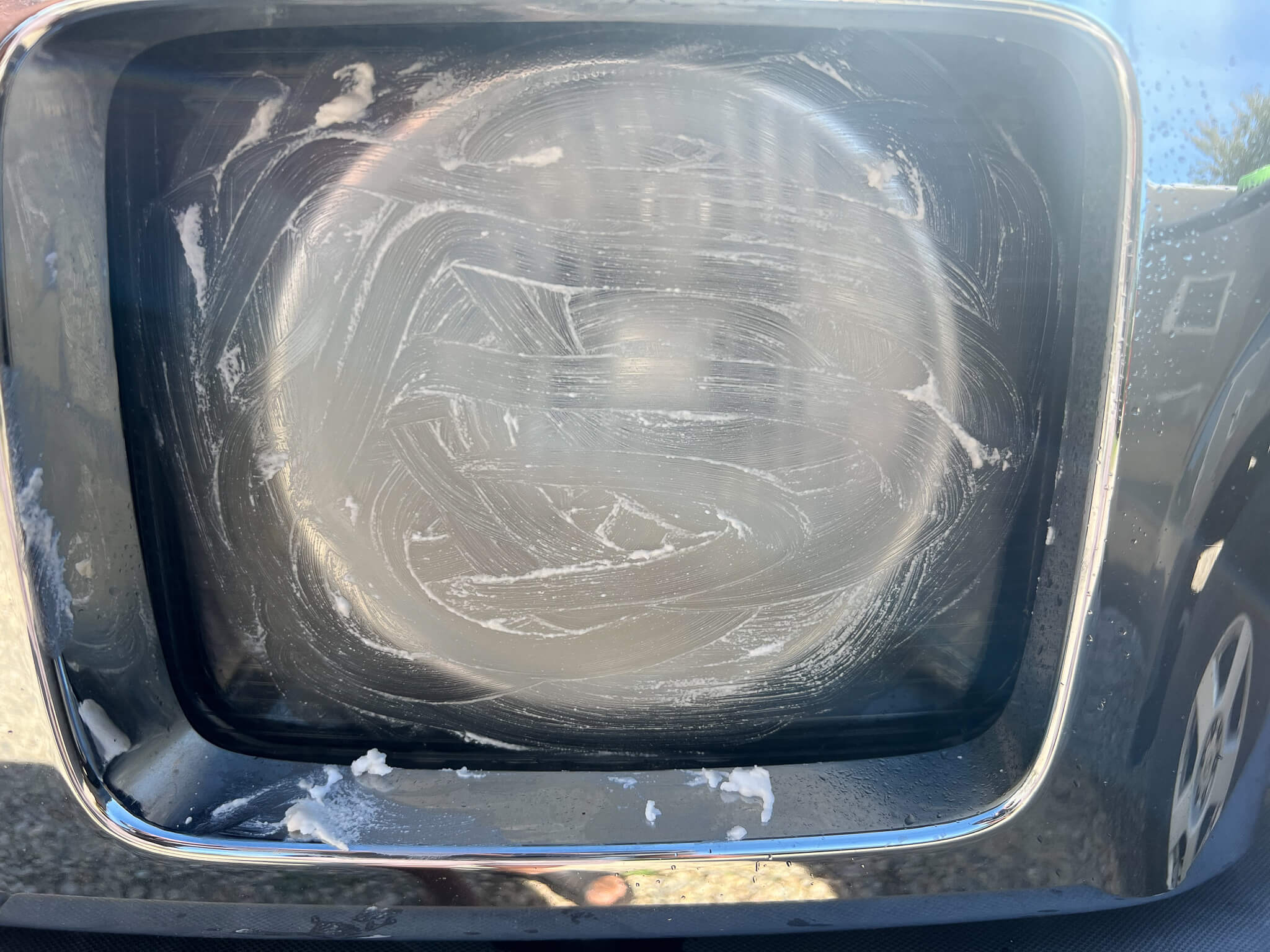 cleaning car headlight with toothpaste and baking soda