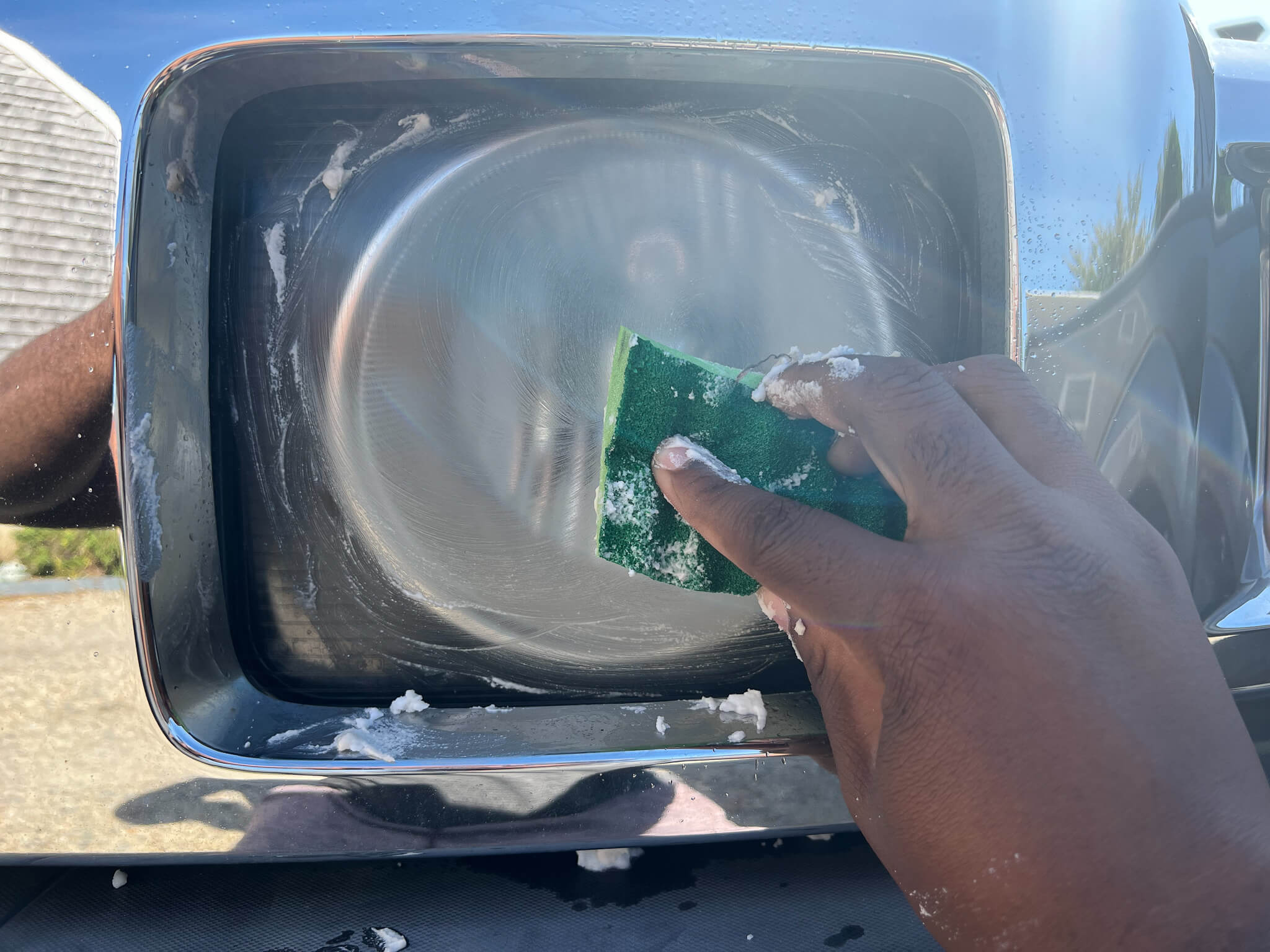 cleaning headlight with toothpaste