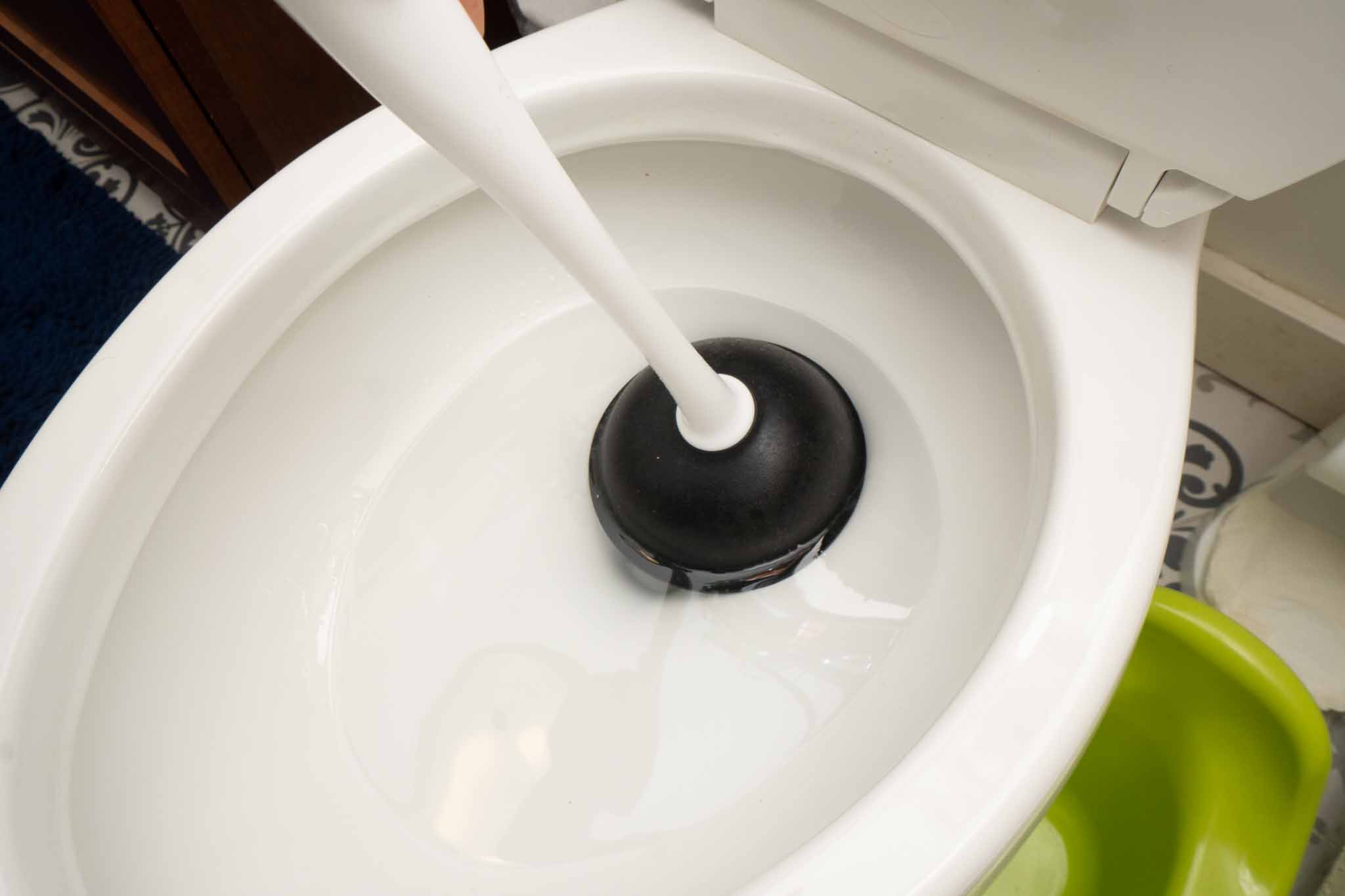 using plunger to clear toilet