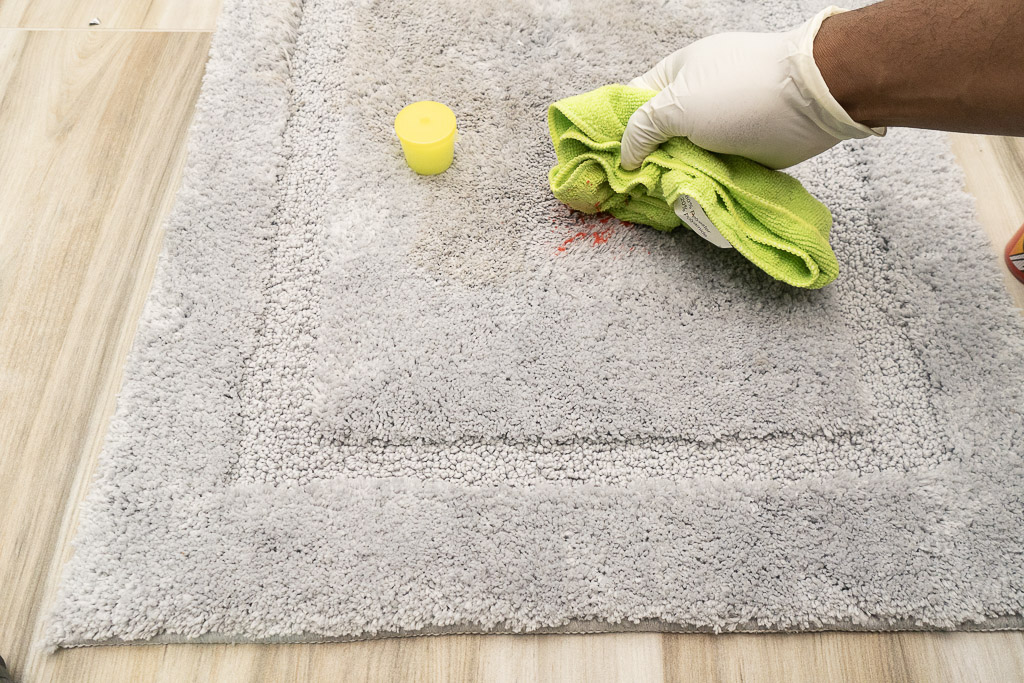 cleaning carpet with microfiber cloth