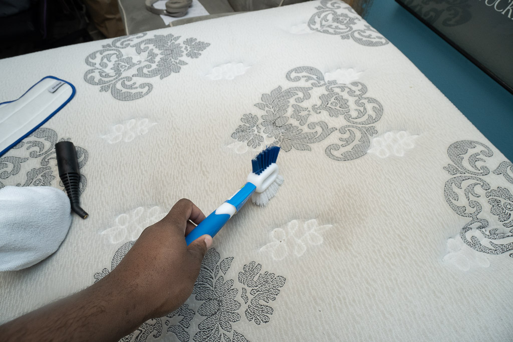 removing stain on mattress