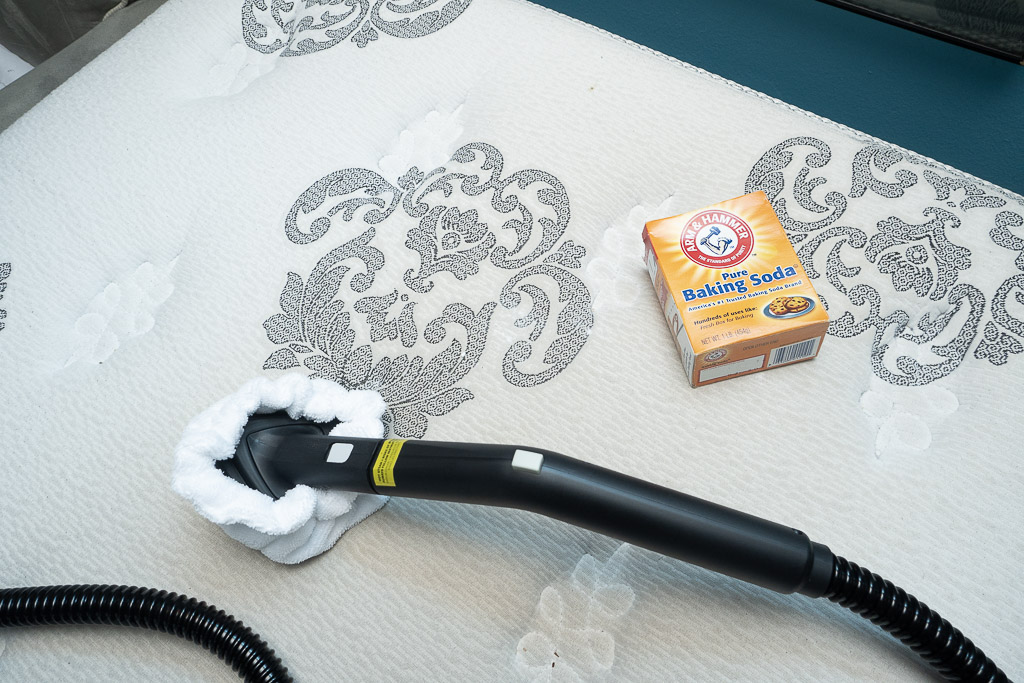 using baking soda on bed to remove odor