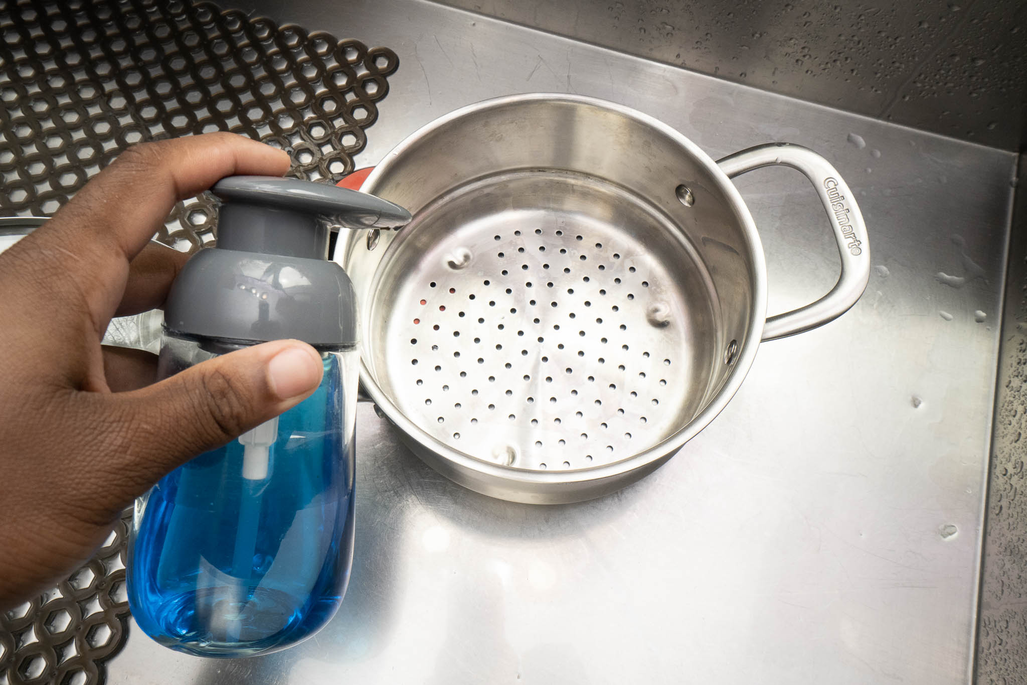 washing stainless steel pan with dawn dish soap