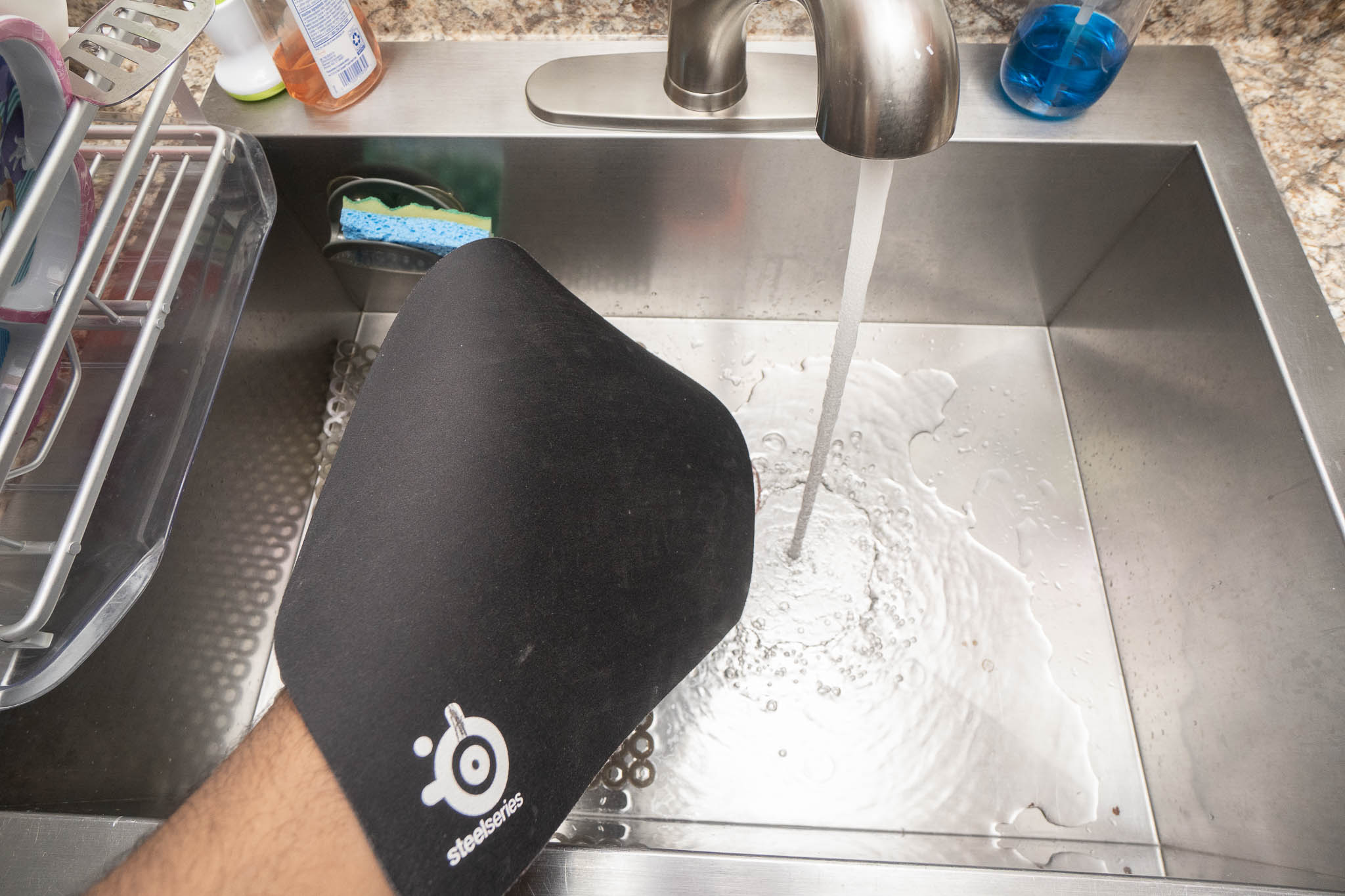 Rinsing mouse pad with cold water