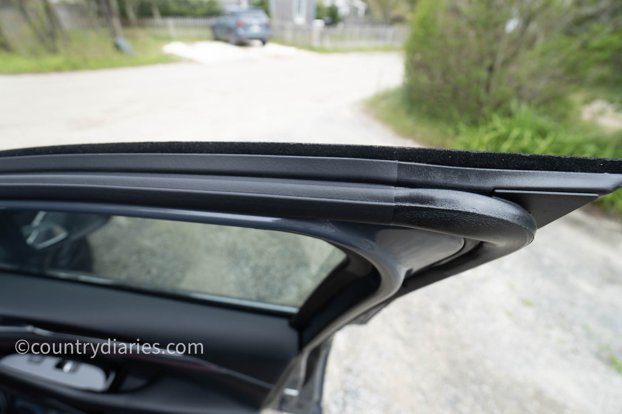 rubber seat on car door top